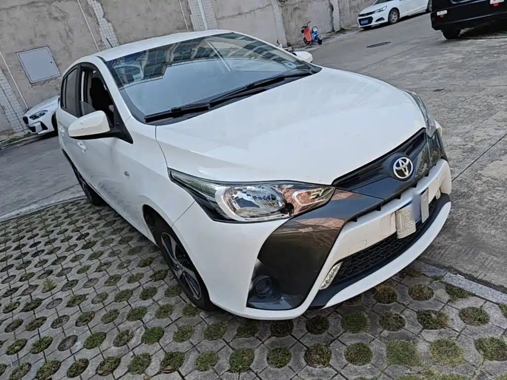 Toyota Yaris L — фото 4