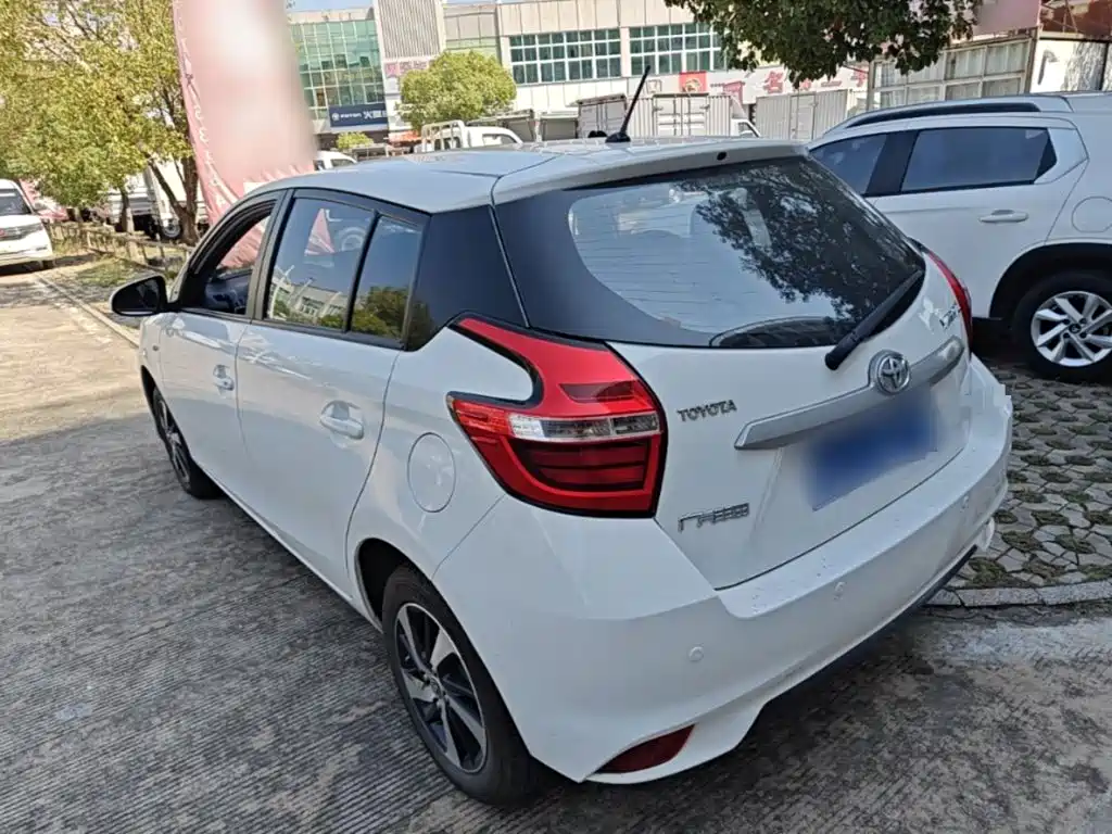 Toyota Yaris L — фото 5