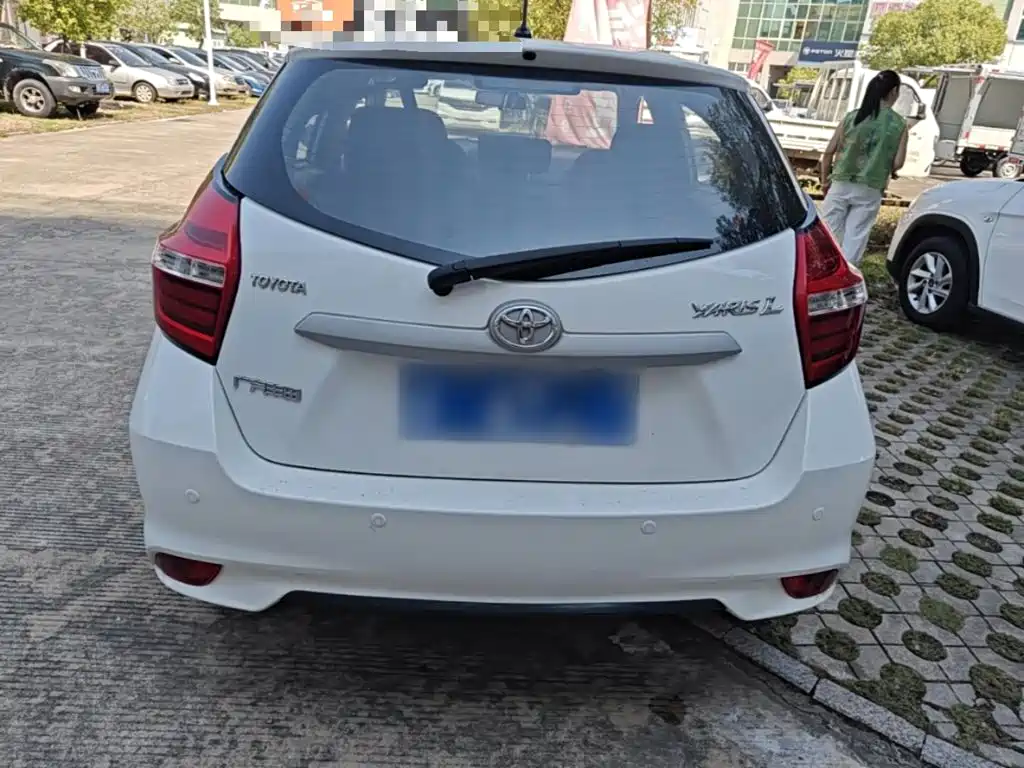 Toyota Yaris L — фото 6