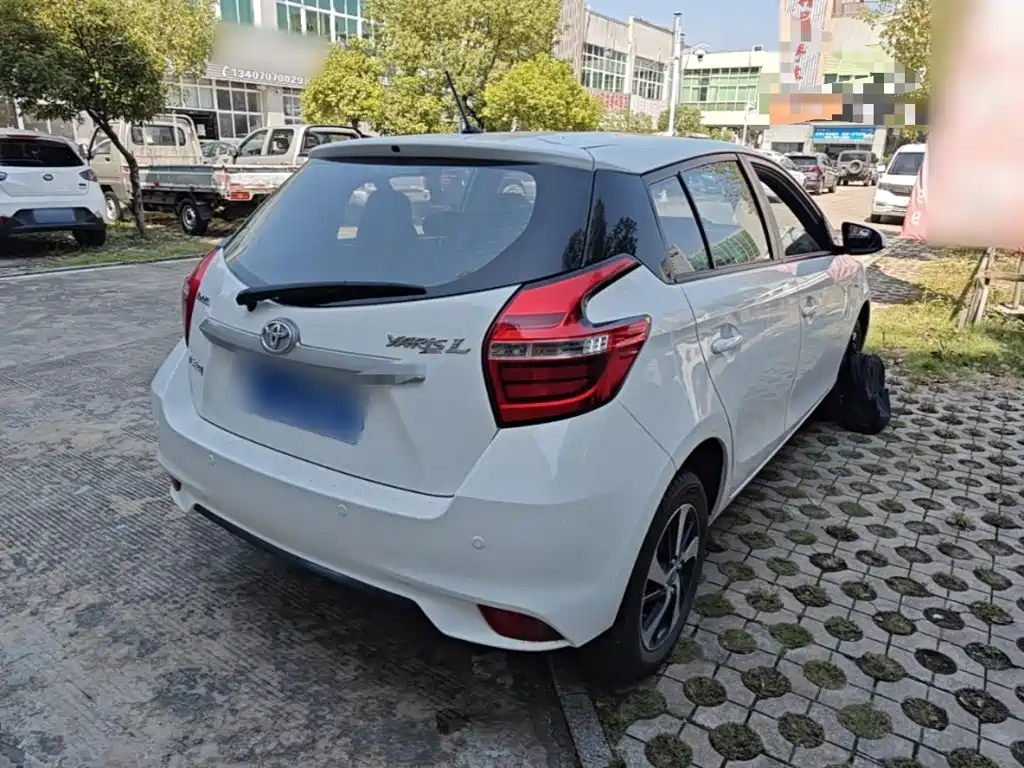 Toyota Yaris L — фото 7