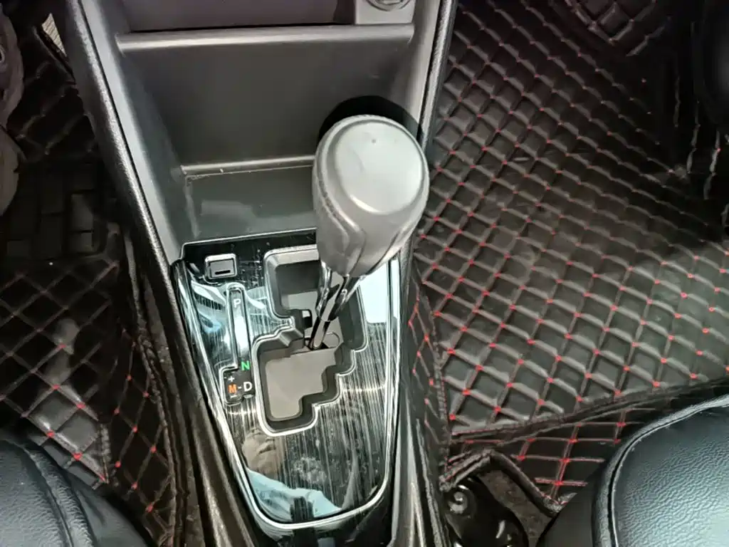 Toyota Yaris L — фото 14