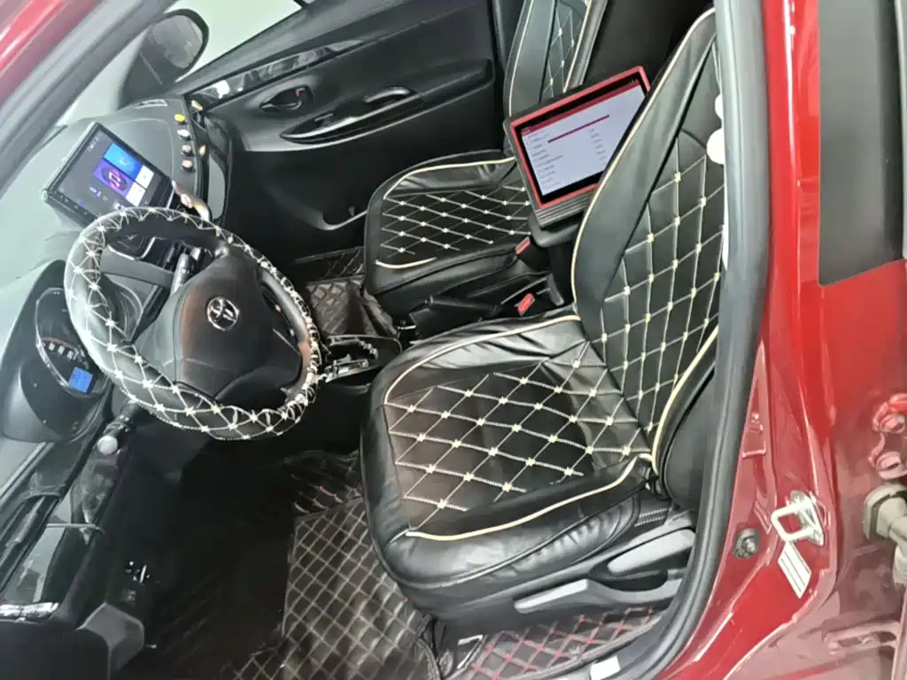 Toyota Yaris L — фото 15
