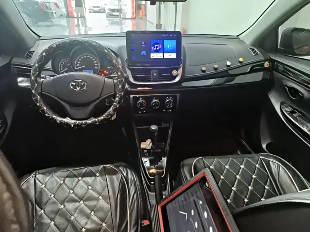 Toyota Yaris L — фото 10
