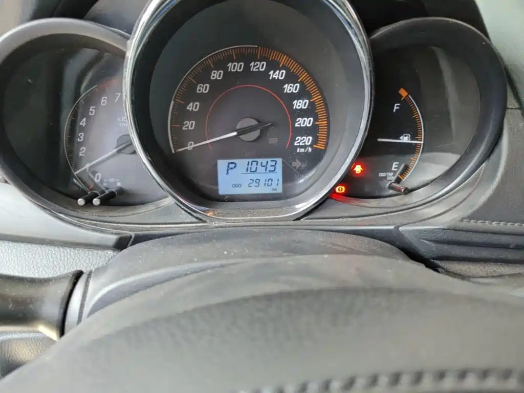 Toyota Yaris L — фото 17