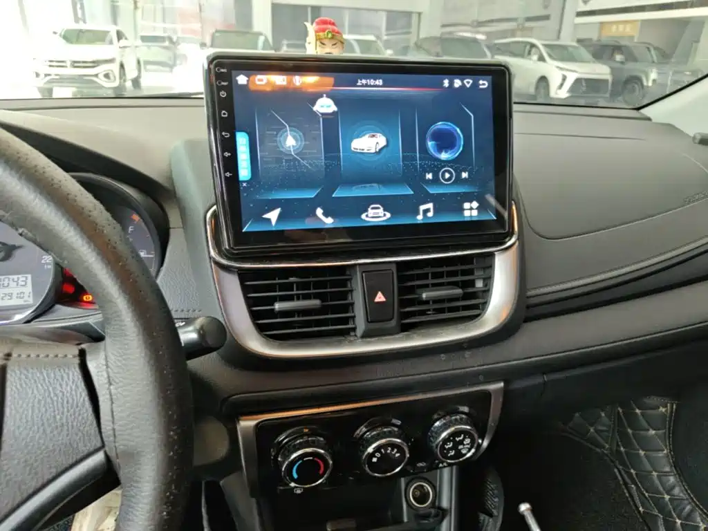 Toyota Yaris L — фото 18