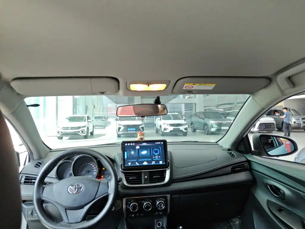 Toyota Yaris L — фото 23