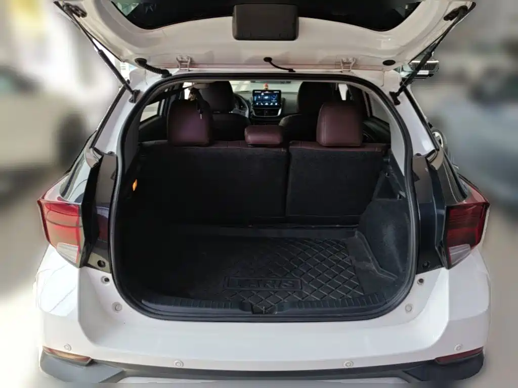 Toyota Yaris L — фото 24