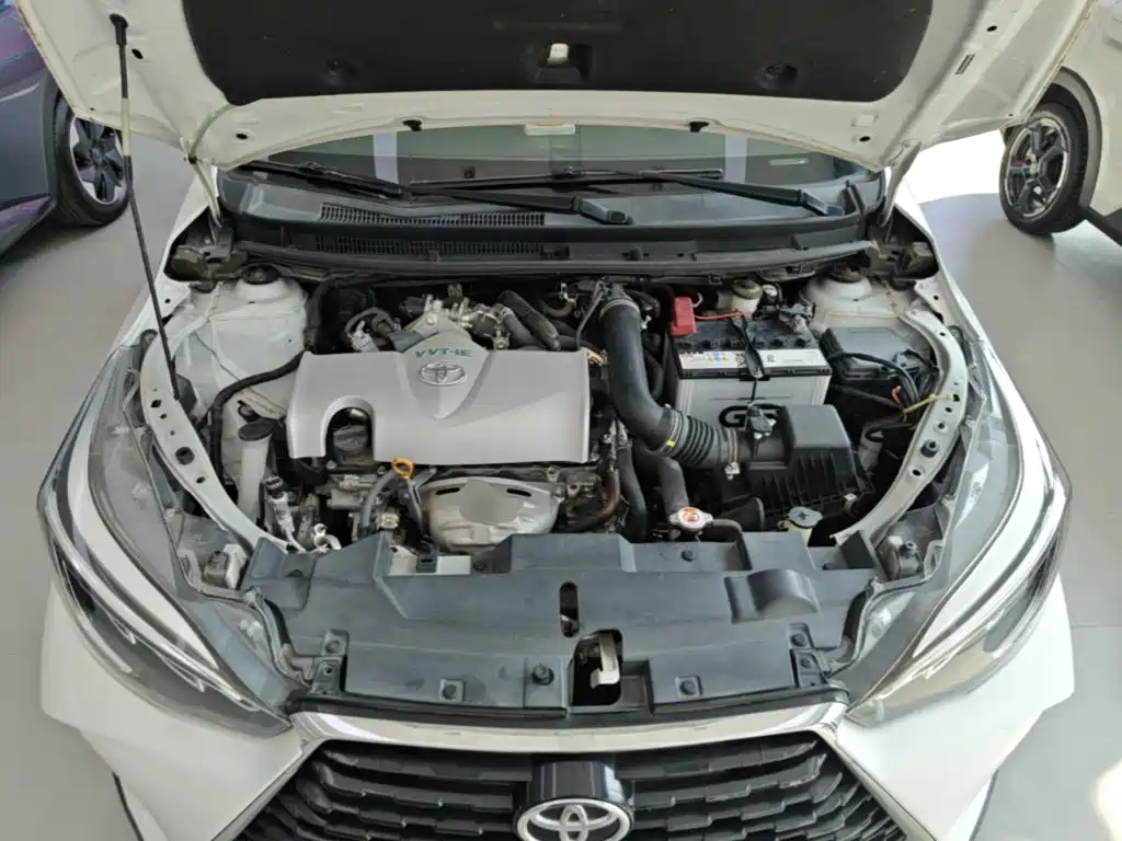Toyota Yaris L — фото 25