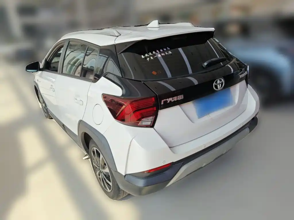 Toyota Yaris L — фото 7