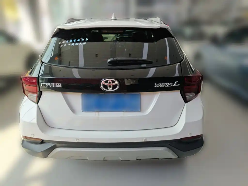Toyota Yaris L — фото 8