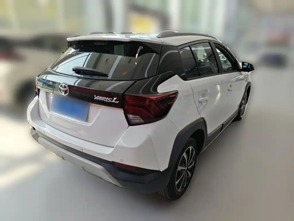 Toyota Yaris L — фото 10