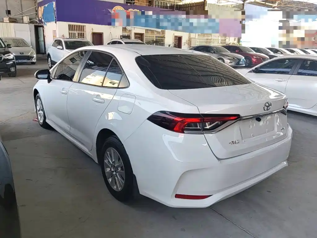 Toyota Corolla — фото 5