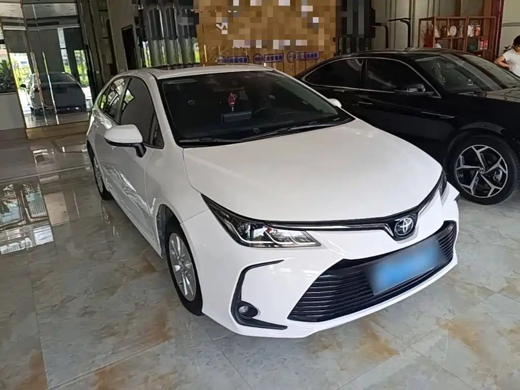 Toyota Corolla — фото 4