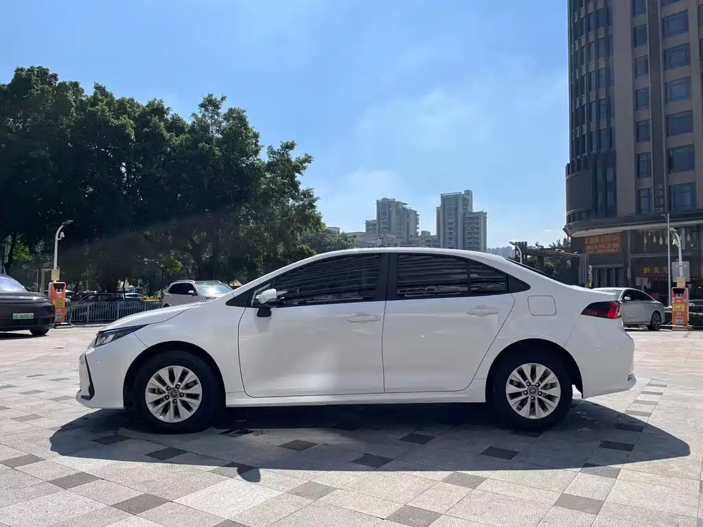 Toyota Corolla — фото 4