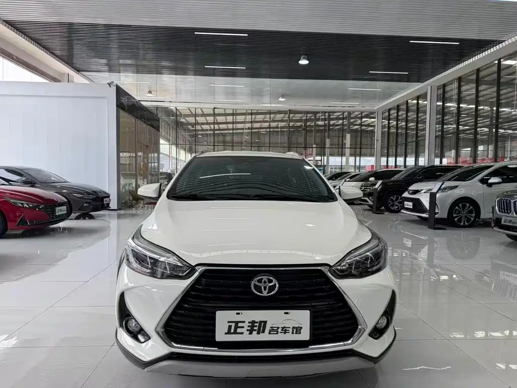 Toyota Yaris L — фото 2
