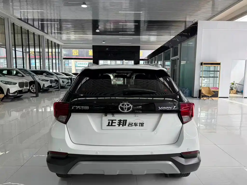 Toyota Yaris L — фото 4