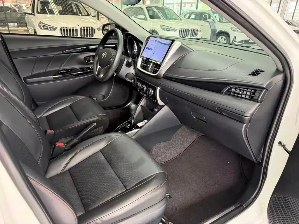 Toyota Yaris L — фото 7
