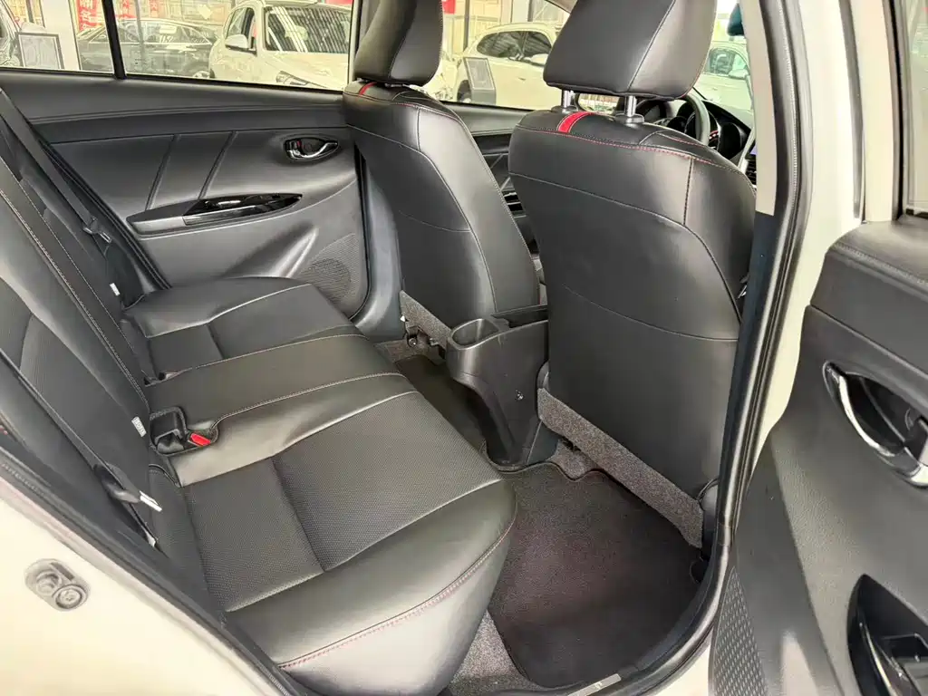 Toyota Yaris L — фото 8