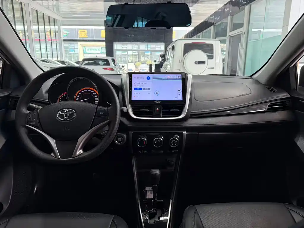 Toyota Yaris L — фото 9