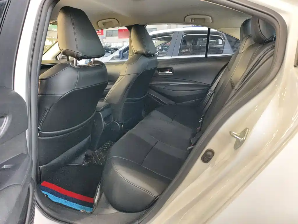 Toyota Corolla — фото 11