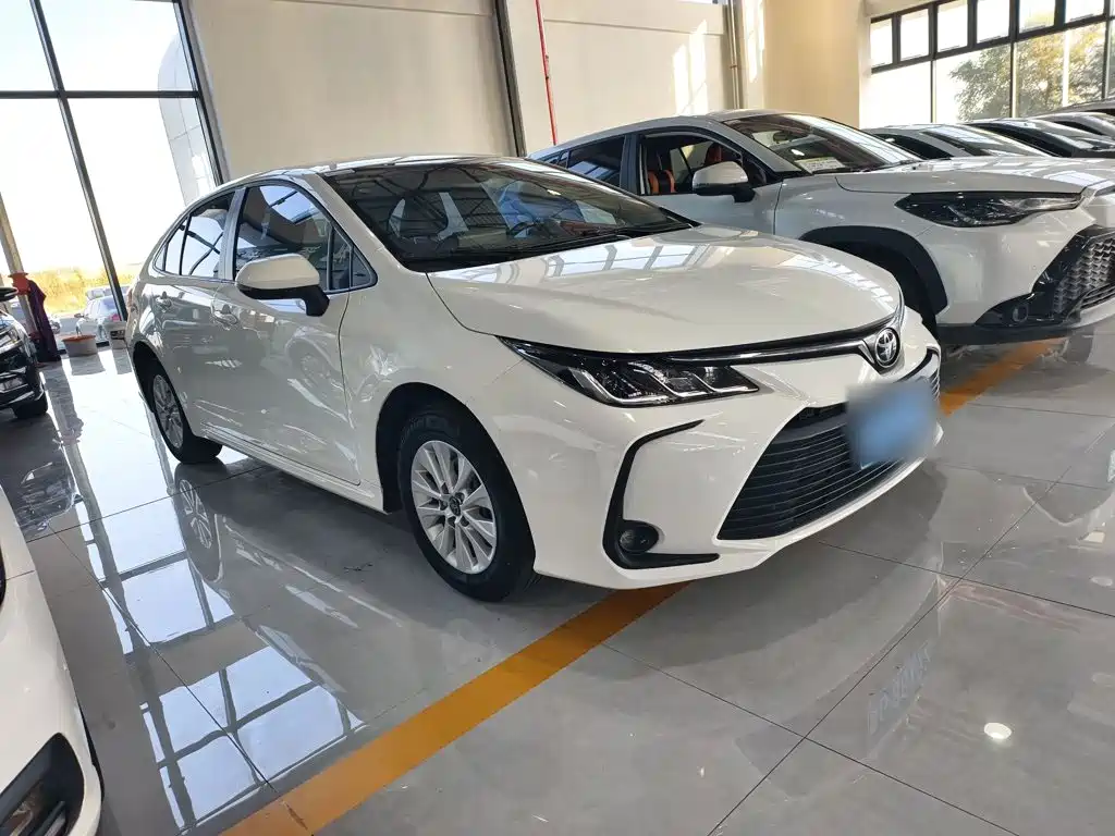 Toyota Corolla — фото 5