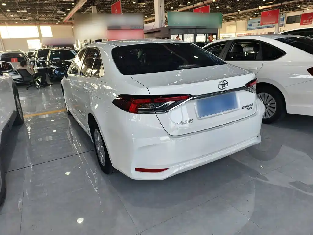 Toyota Corolla — фото 8