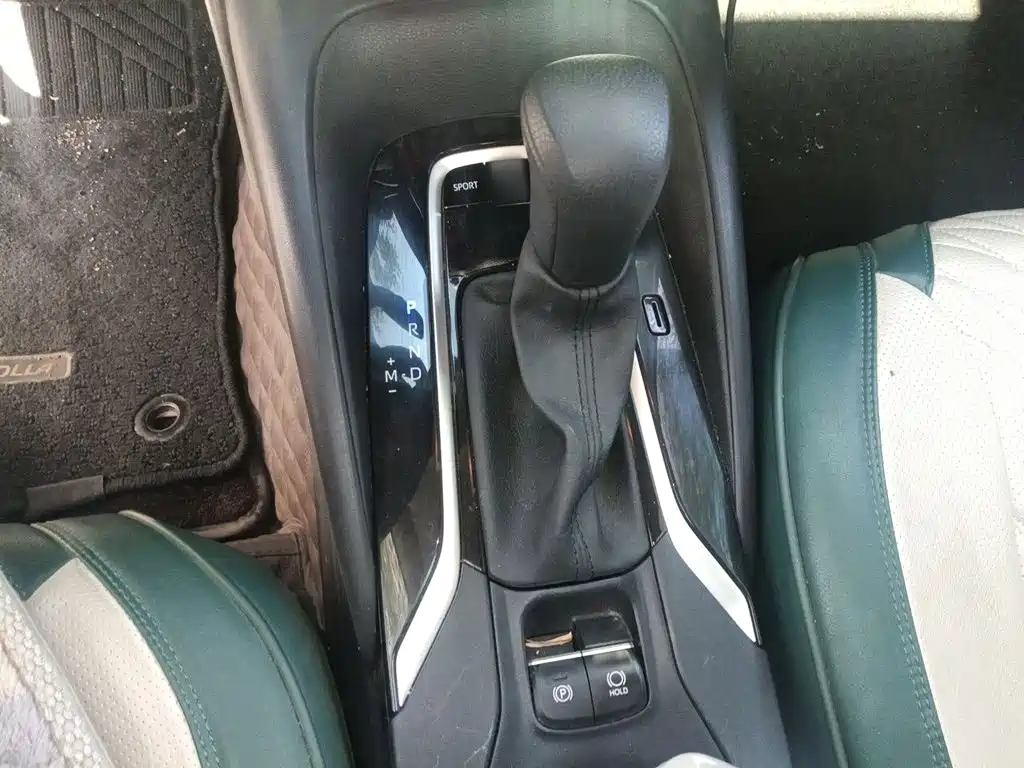Toyota Corolla — фото 7