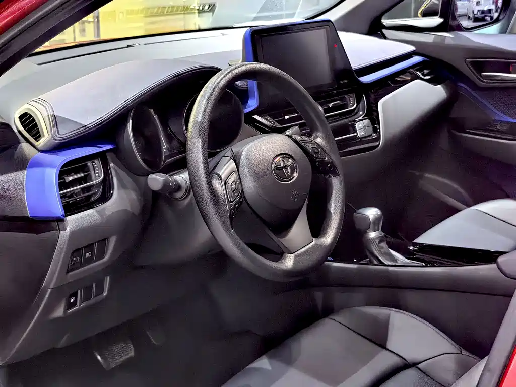 Toyota C-HR — фото 11