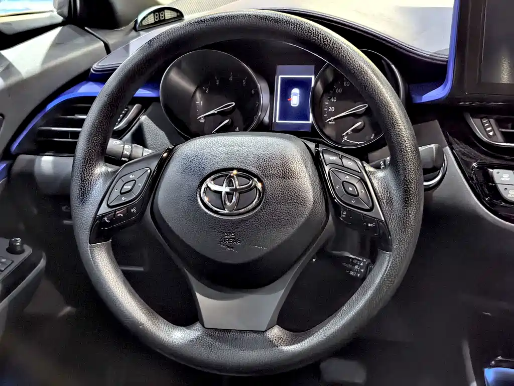 Toyota C-HR — фото 10