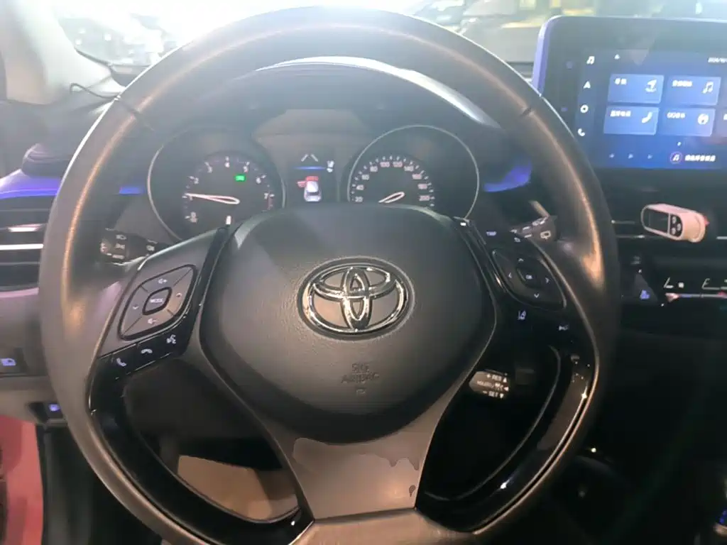 Toyota C-HR — фото 11