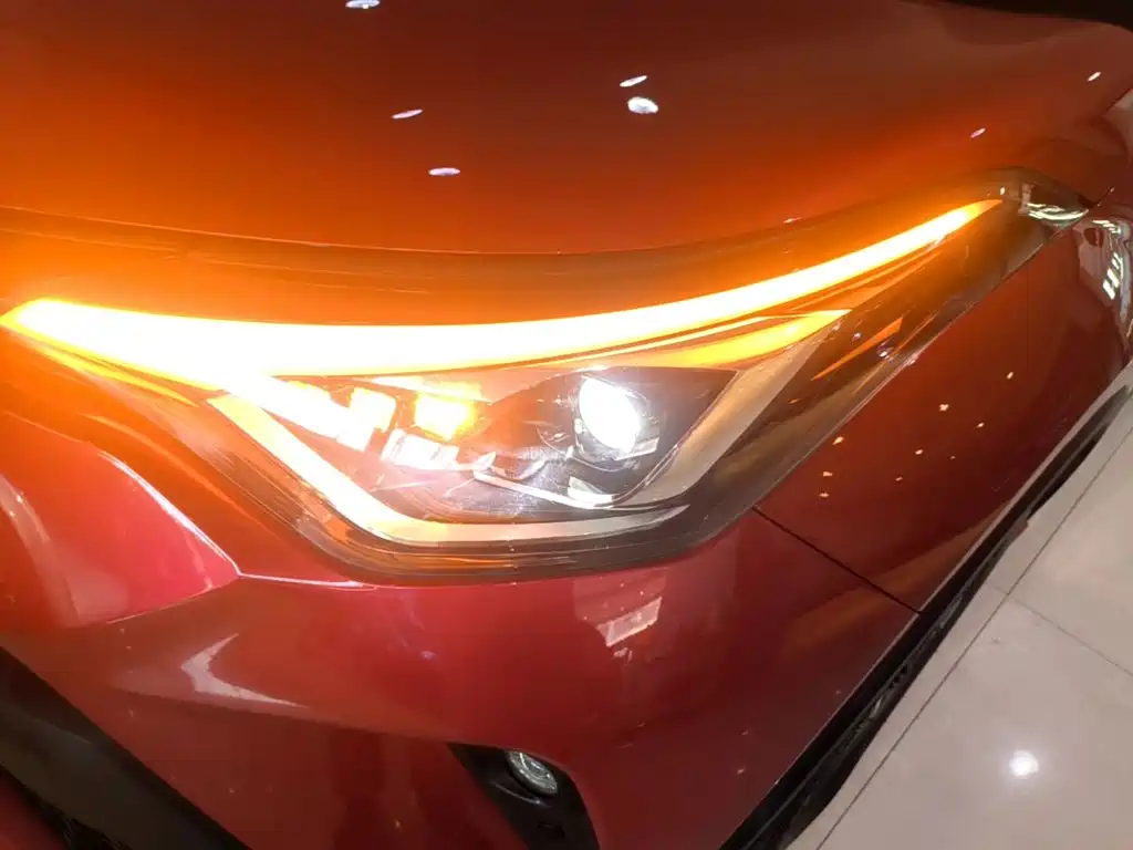 Toyota C-HR — фото 24