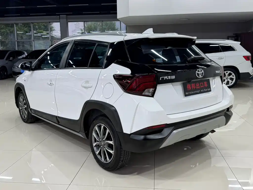 Toyota Yaris L — фото 4