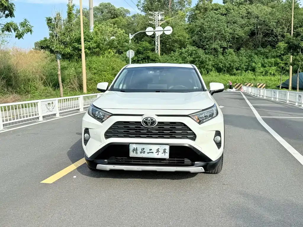 Toyota RAV4 — фото 2