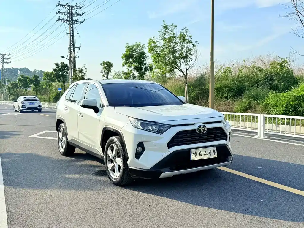 Toyota RAV4 — фото 3