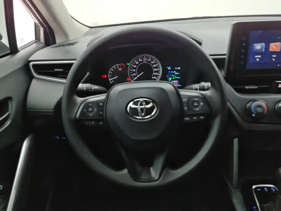 Toyota Corolla Cross — фото 15