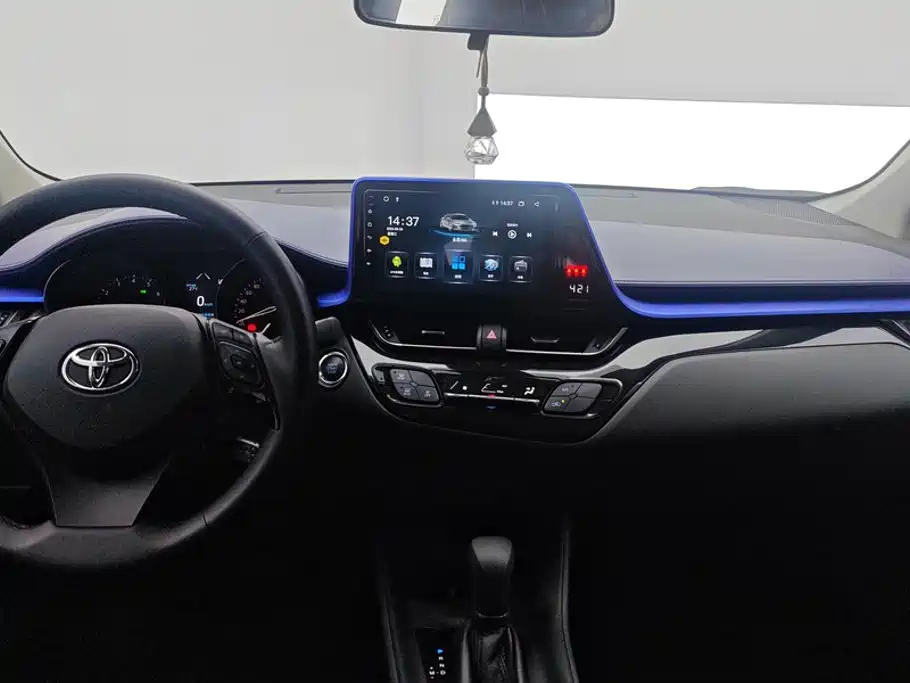 Toyota C-HR — фото 13