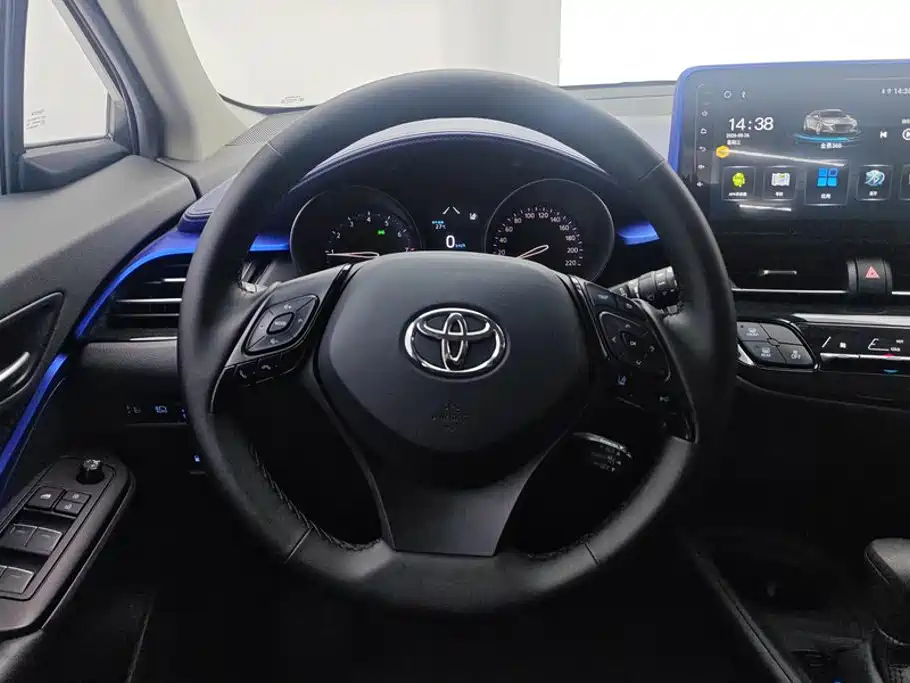 Toyota C-HR — фото 15