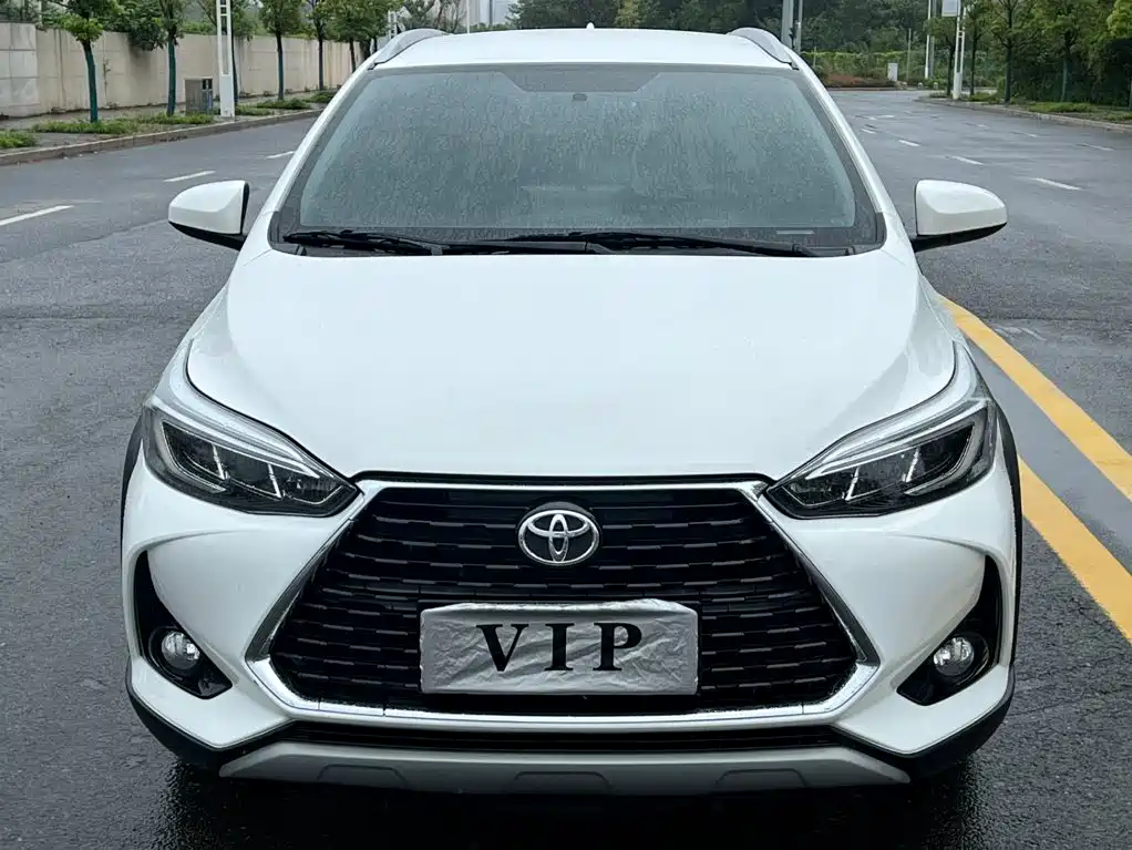 Toyota Yaris L — фото 2