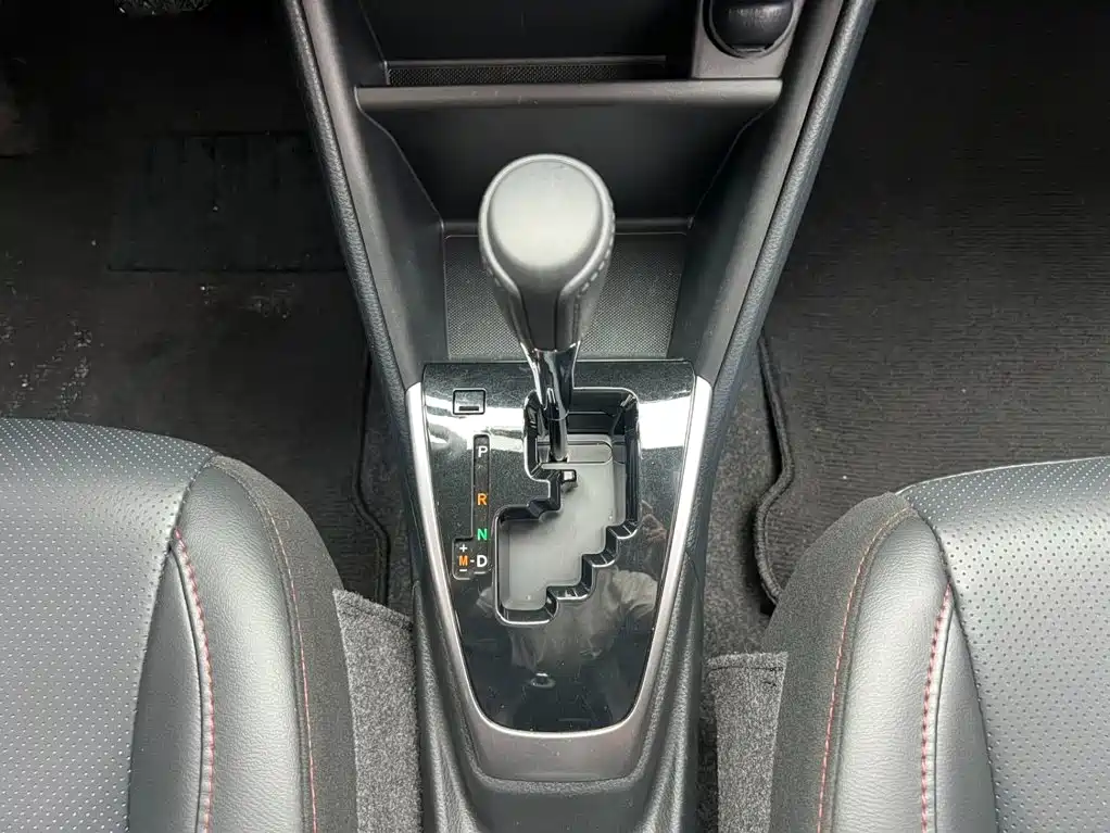 Toyota Yaris L — фото 13