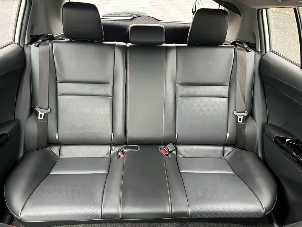 Toyota Yaris L — фото 15