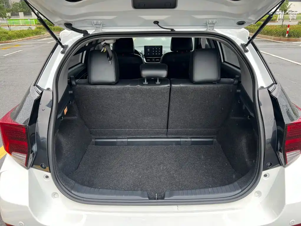 Toyota Yaris L — фото 17