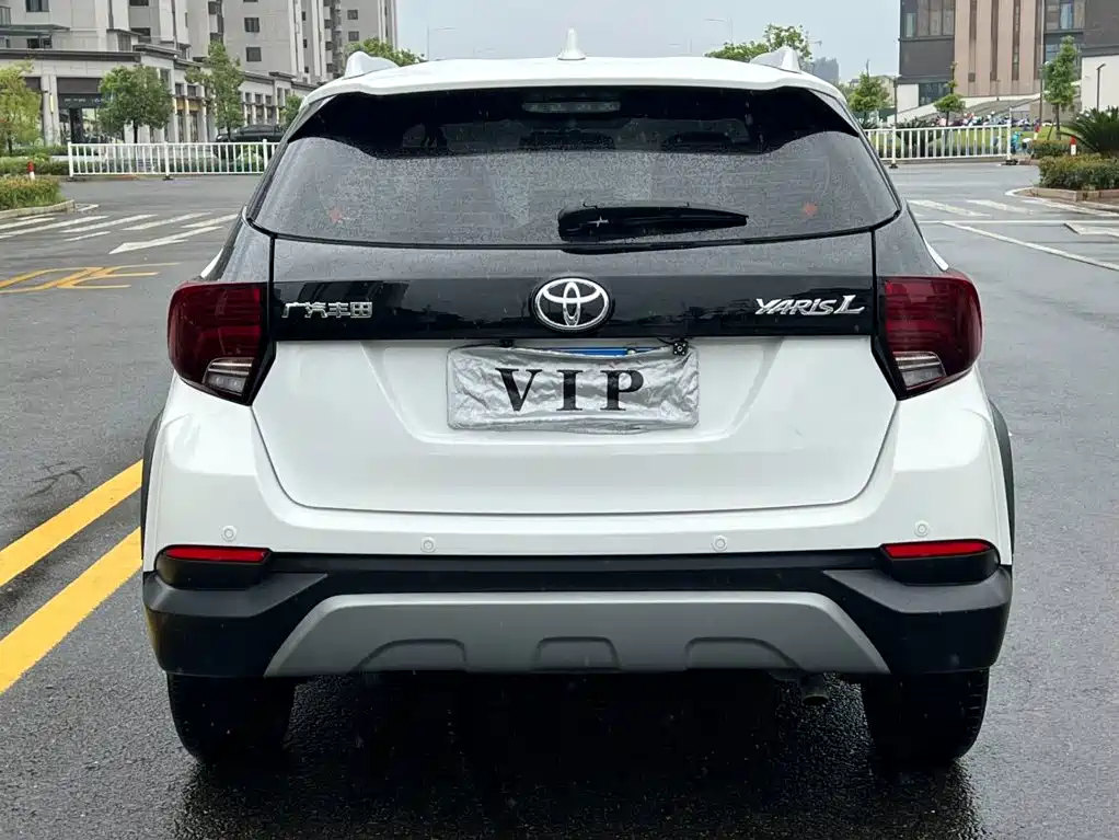 Toyota Yaris L — фото 5