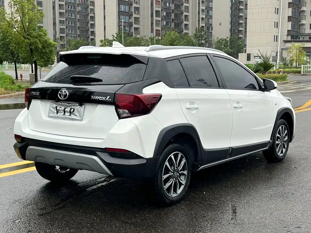 Toyota Yaris L — фото 6