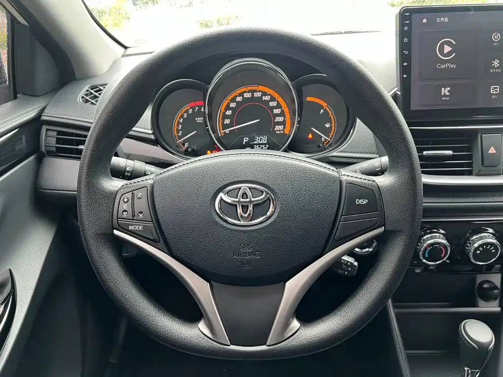 Toyota Yaris L — фото 10