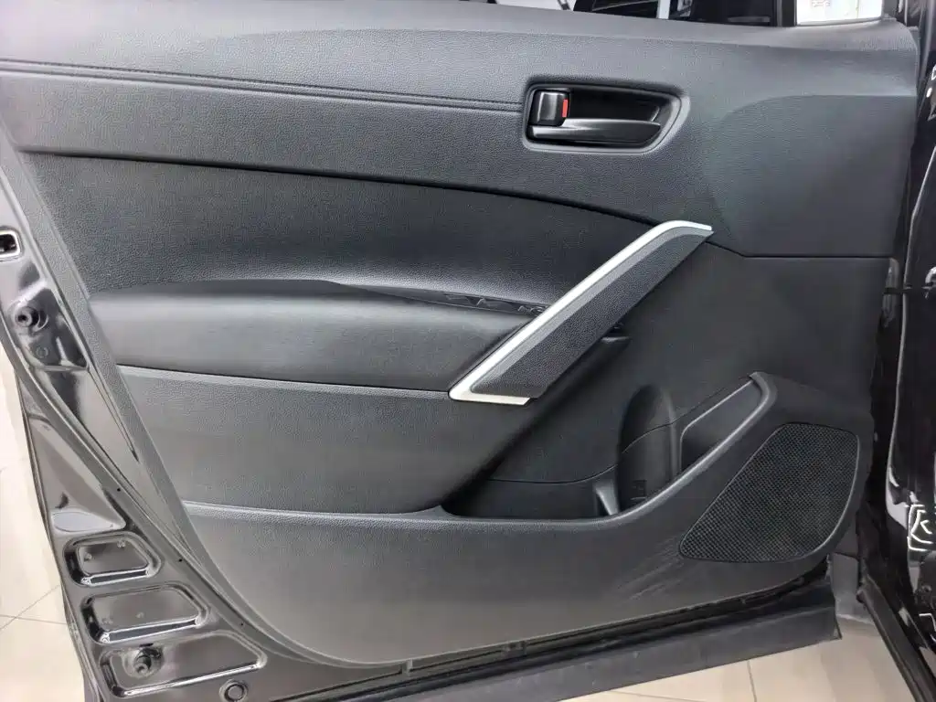 Toyota Corolla Cross — фото 8