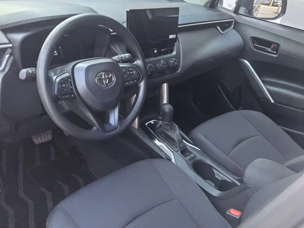 Toyota Corolla Cross — фото 9