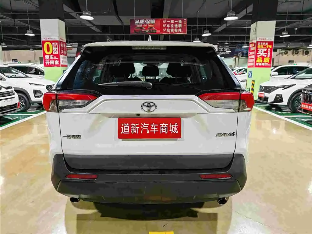 Toyota RAV4 — фото 10