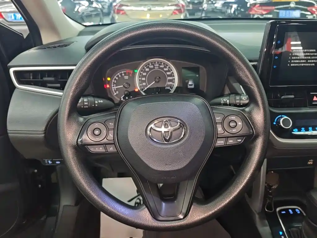 Toyota Corolla Cross — фото 11