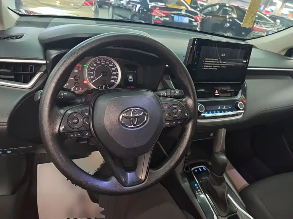 Toyota Corolla Cross — фото 10