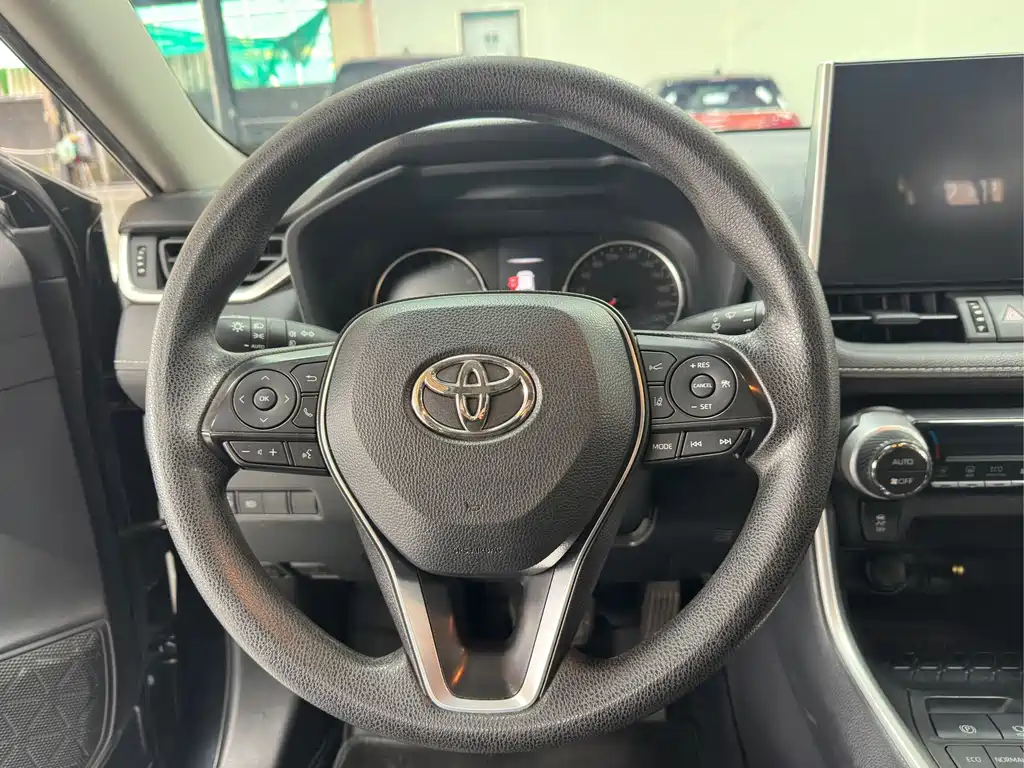 Toyota Wildlander — фото 11